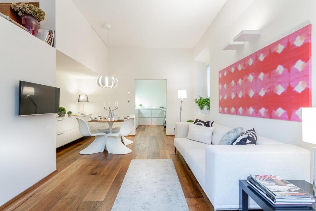Casa Patricia, A homey luxury modern & quiet apartment with PARKING & garden within the walls – Lucca